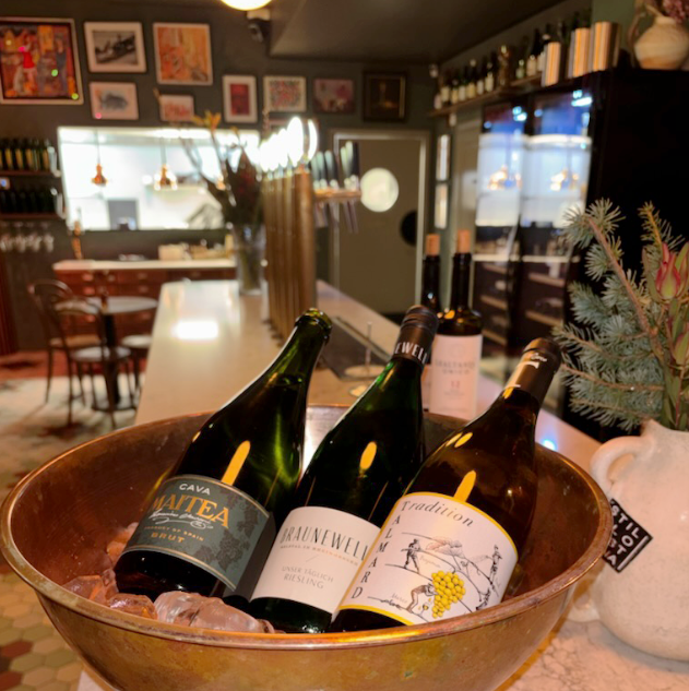 Moveat Wine med Bar Juno